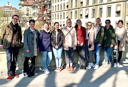 Studierende der Angewandten Gesundheits- und Pflegewissenschaften Studierende der Angewandten Gesundheits- und Pflegewissenschaften tauschten sich bei einer Exkursion Ende März mit Pflegeexpert*innen und Kommiliton*innen aus Bern fachlich aus.